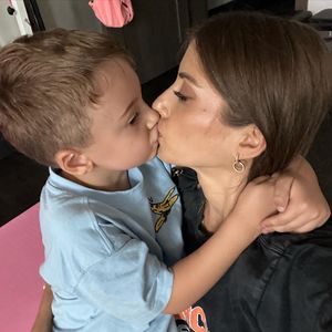 Cathy Hummels erklärt Sohn Ludi, dass sie zur Therapie geht
