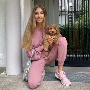 Ups! Cathy Hummels' Hund hinterließ Häufchen auf Teppich
