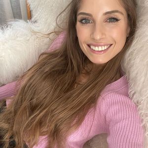 Cathy Hummels begeistert ihre Fans mit ihren "Brusthaaren"