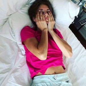 Megamüde: Mats Hummels fotografiert seine Cathy im Bett!