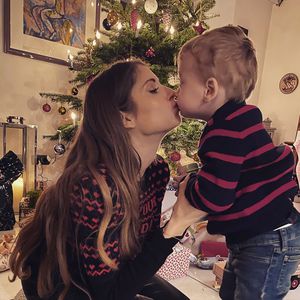 Xmas-Bussi: Cathy Hummels knutscht Ludwig auf den Mund