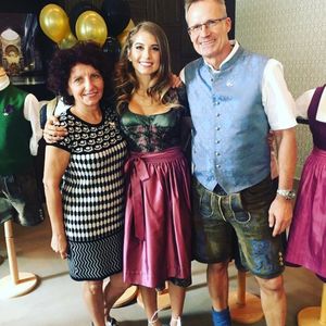 Total selten: Cathy Hummels postet Fotos mit ihren Eltern