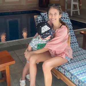 Cathy Hummels freut sich: Sohn Ludwig (3) lernt schwimmen!