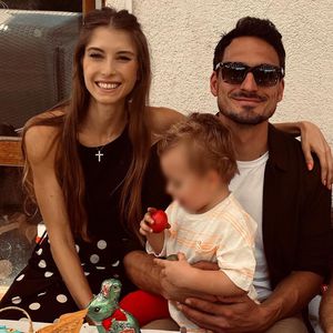 Strahlend wie nie: Cathy Hummels teilt Pic mit Mats & Ludwig