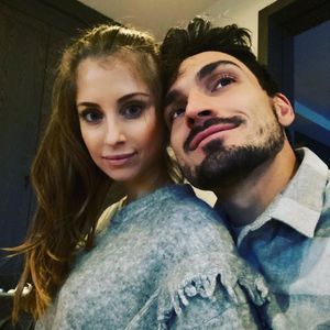 "Zusammenhalten": Hier kuschelt Cathy Hummels mit ihrem Mats