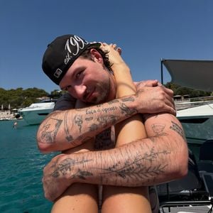 Muttermal verrät: Bandelt Ceddo mit Elevator Boys' Ex an?