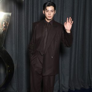 Pure Eleganz: Cha Eunwoo strahlt auf der Paris Fashion Week