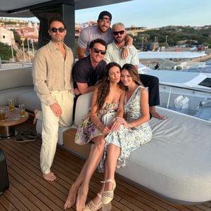 Nach Trennung: Nina Dobrev genießt Trip mit Promi-Freunden