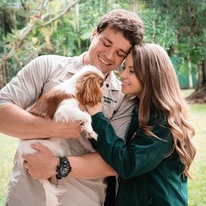 Mit Tränen: So hat Bindi Irwin auf Schwangerschaft reagiert