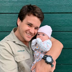 "Mein Buddy": Chandler Powell teilt süßes Baby-Pic von Grace