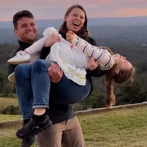 Bindi Irwin feiert 27. Geburtstag mit Tochter Grace und Mann