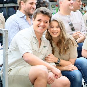 Bindi Irwin wurde von ihrem Bruder Robert zum Altar geführt