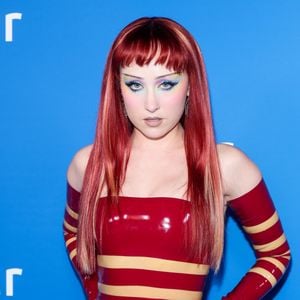 Chappell Roan verdreht Fans im Lederlook den Kopf
