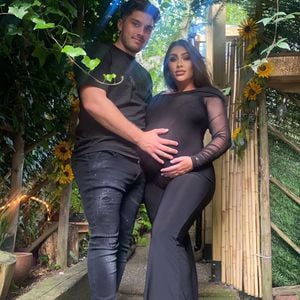 Kurz vor Geburt: Lauren Goodger zeigt ihren XXL-Babybauch