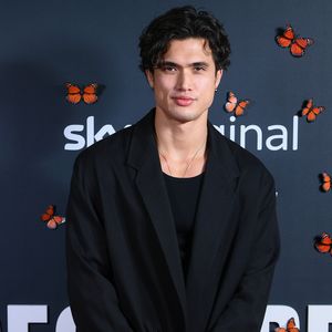 Pizza mit Popcorn: So nahm Charles Melton für neue Rolle zu