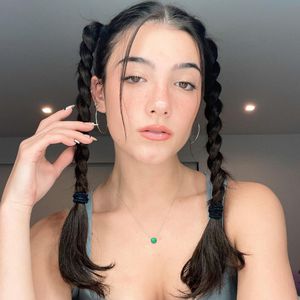 Unangefochtene TikTok-Queen: Das ist Charlis Erfolgsrezept!