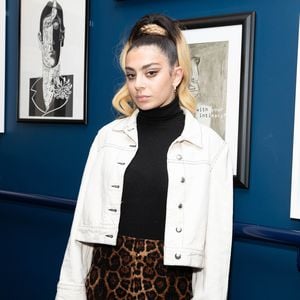 Halbnackt: Charli XCX nur in Unterwäsche bei Grammy-Party?