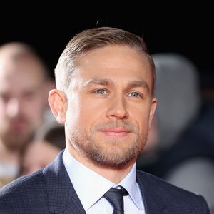 Filmkuss-Panik: Das steckt hinter Charlie Hunnams Phobie!
