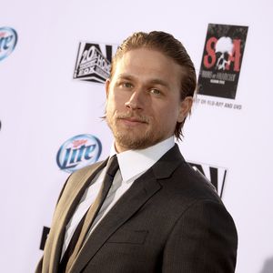 Todesgefahr! Charlie Hunnam bangte um Leben des Regisseurs
