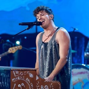 So gelangte Charlie Puth an seinen Super-Bowl-Auftritt