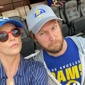 "Mystery Man": Mit wem schaute Charlize Theron Super Bowl?