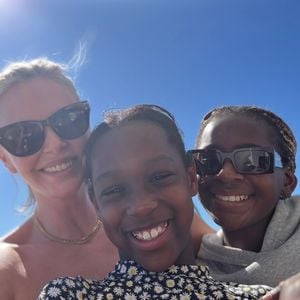 Charlize Therons Kinder müssen sich Geld selbst erarbeiten