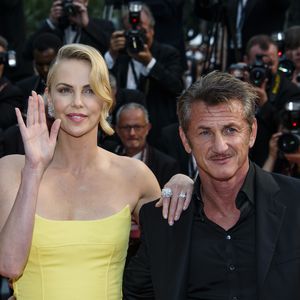 Böser Battle: Julia Roberts vs. Charlize Theron