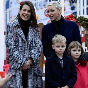 Fürstin Charlène strahlt mit ihren Kids am Weihnachtsmarkt