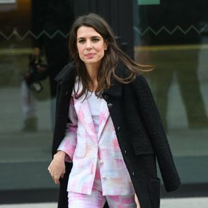 Doch nicht schwanger? Charlotte Casiraghi in Paris unterwegs