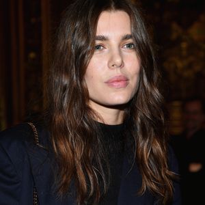Verlobt? Charlotte Casiraghi trägt verdächtigen Klunker!