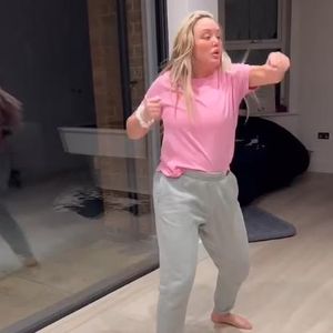 "Unfit": Charlotte Crosby schämt sich für After-Baby-Body