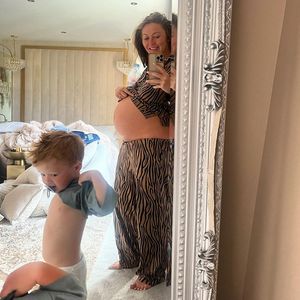Wie süß: Charlotte Dawson teilt Babybauch-Update mit Sohn