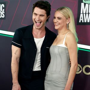 Chase Stokes feiert Auftritt von Freundin Kelsea Ballerini!