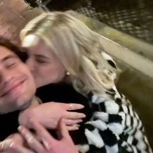 Chase Stokes und seine Kelsea zeigen sich erstmals als Paar