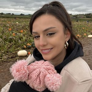 Sechs Wochen nach Geburt: Cher Lloyd genießt Trip mit Baby