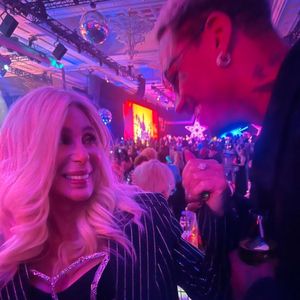 Hand in Hand: So verliebt ist Cher in ihren Lover Alexander