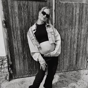 Cheyenne Ochsenknecht zeigt stolz die Tritte ihres Babys!