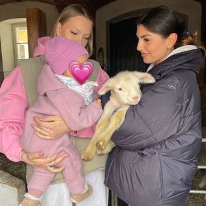 Yeliz Koc und Tochter Snow beschenken Cheyenne Ochsenknecht