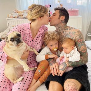 Inklusive Hund: Chiara Ferragni teilt süßes Familienfoto