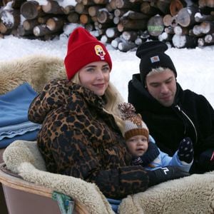 Chiara Ferragni und Fedez auf Winterkutschfahrt mit Sohn