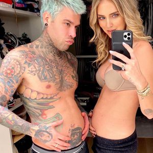 Bauchvergleich bei Bald-Mama Chiara Ferragni und Mann Fedez!