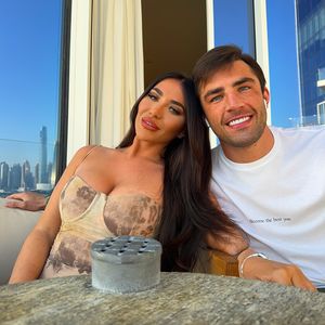 On-off-Paar Chloe Brockett und Jack Fincham ziehen zusammen