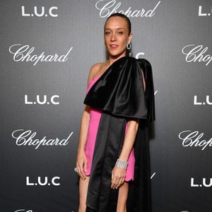 Mutig! Chloe Sevigny im freizügigen Mini-Kleid
