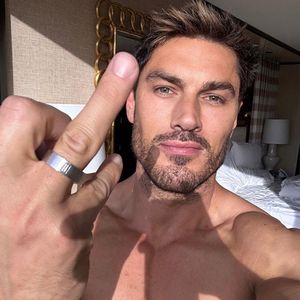 Traumhochzeit: Chris Appleton präsentiert seinen Ehering