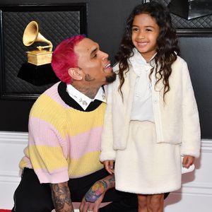 Mit Ständchen: So goldig gratuliert Royalty Papa Chris Brown
