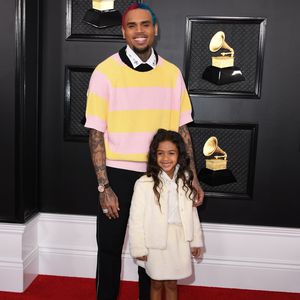 So süß! Chris Brown bringt Tochter Royalty Basketball bei