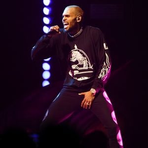 Nach Schuldbekenntnis: Chris Brown schon wieder auf Bühne