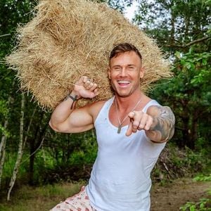 Tim, Ina, Emma: Das hält Chris Broy vom Promihof-Liebeschaos