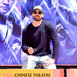 Bei Chris Evans Männer-Brüsten muss man zupacken