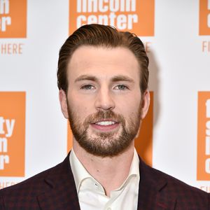 Herzzerreißend: Hier adoptiert Chris Evans seinen Hund!